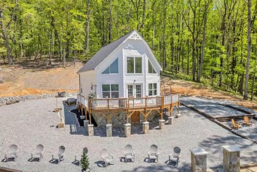 Arlington Casa | Vineyard Cottage in Wine Country with Hot Tub
