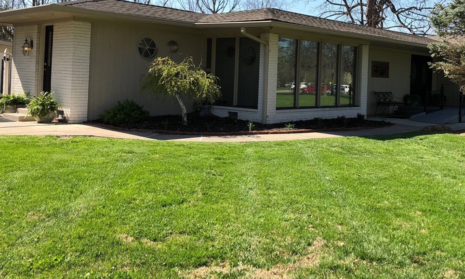 Indianapolis Casa | Sueño vintage: lujo moderno de mediados de siglo