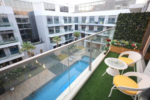 Nad Al Sheba Apartamento | VIP Experience Dubai Nad Al Sheba at Prime Views- Opposite Al Meydan Hotel- Modern Luxury Apartment