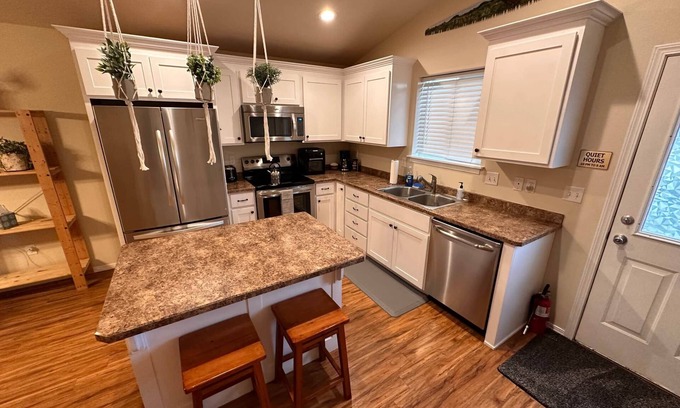 Prineville Casa | Visit Rip’s Cabin in the Heart of Prineville