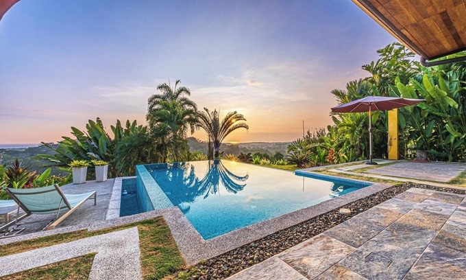 Hatillo Villa | Vista Azul-Encantadora villa con espléndidas vistas al mar, comunidad cerrada, piscina privada