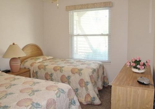 St. Petersburg Casa | Vista Verde W Light and Bright Golf Course Villa