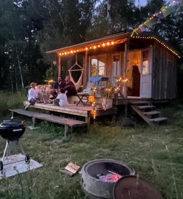 Lillykyrka Cabina | Vista Vibes Glamping -Chillbillystuga