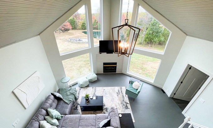 French Lick Casa | Vita Nova- Minutes from French Lick and Patoka Lake. Sleeps up to 14!