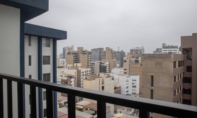 Leuro Apartamento | w Bright 2BR w Balconny in Miraflores