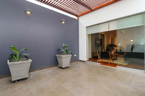 Chacarilla-Santa Cruz Apartamento | w* Elegant 2BR w Spacious Terrace in Miraflores
