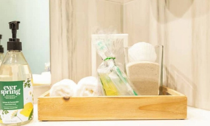 North Admiral Casa | W Seattle Modern Studio-Transit,AC,Close 2 Bridge!