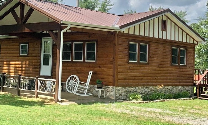 Pulaski Casa | Wagon Wheel Retreat, Pulaski, TN 3 Bedroom home in the Country. 20% off/weekly