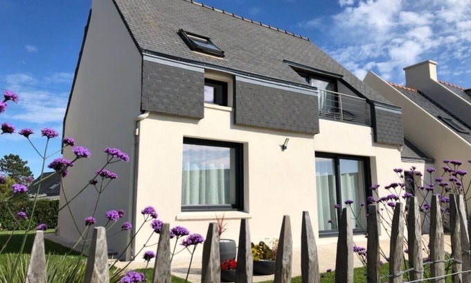 Plouescat Casa | Despertar con vistas al mar, en el corazón de Porsguen, 3 dormitorios, chimenea, jardín cerrado