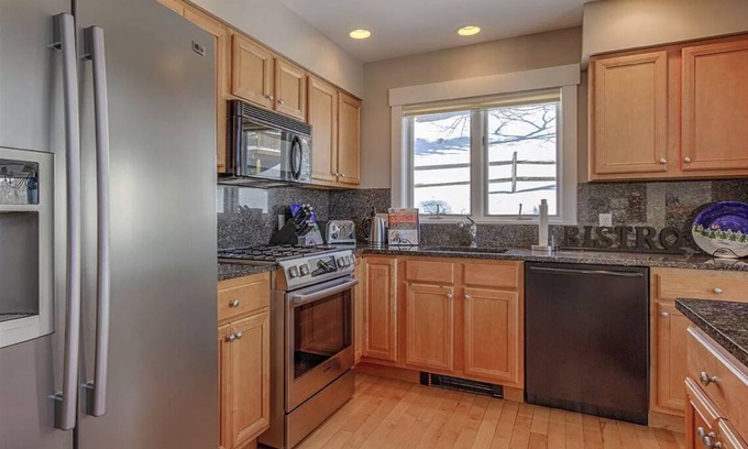 Central Vermont- Killington Casa | Wake up to views of Bear Mountain! Steps to trails!