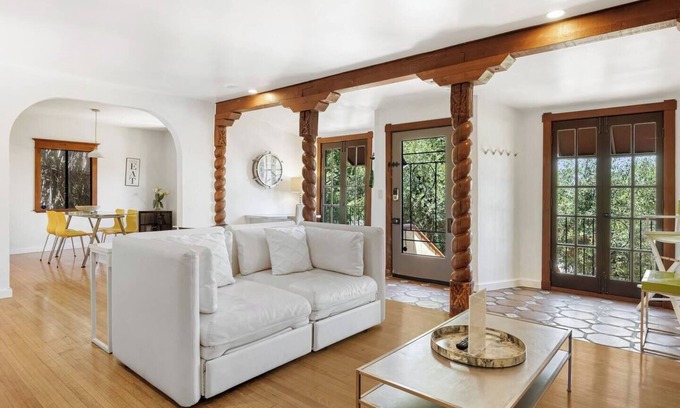 Los Angeles Casa | Walk 2 Universal Vintage Hollywood Hills Spanish Colonial House w/Views