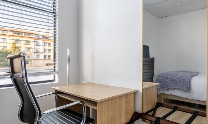 Mid Central Casa | Walk distance to convention center and Caltech center Pasadena private parking