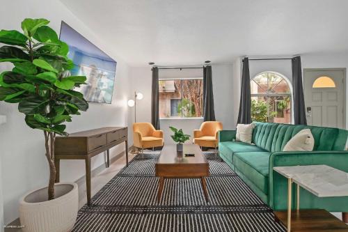 North Pacific Beach Casa | Walk to Beach Walk to hot spots Villa