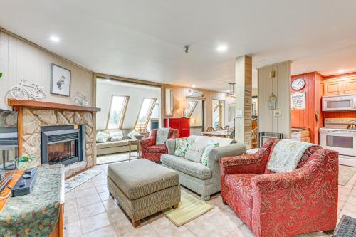 Snowshoe Apartamento | Walk to Slopes Snowshoe Condo with Sunroom