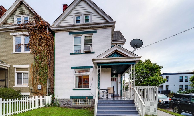 Corryville Casa | Walk to University of Cincinnati: Historic Home!
