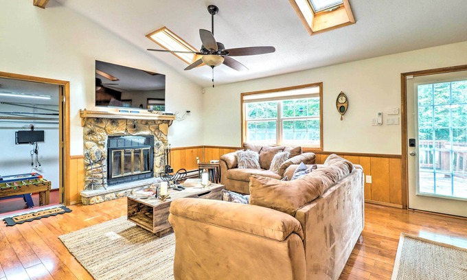 Albrightsville Cabaña | Walk to Wolf Run Lake: Cottage w/ Furnished Deck