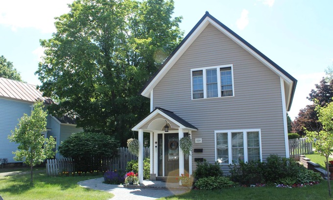 Marquette Apartamento | A poca distancia de tiendas, restaurantes y pubs de cerveza. Cerca de NMU y hospitalaria