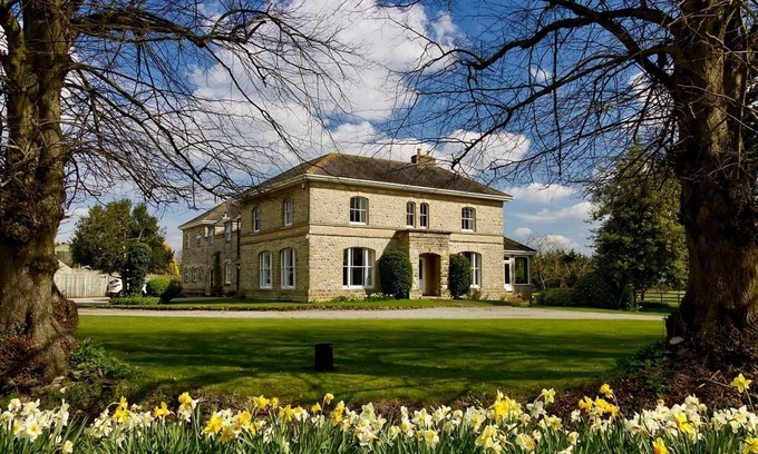 Brackley Cabaña | Walltree House - a country house that sleeps 10 guests in 4 bedrooms