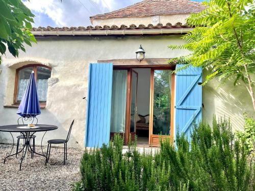 Eymet Casa | Walnut Gite Sleeps 2 with Terrace