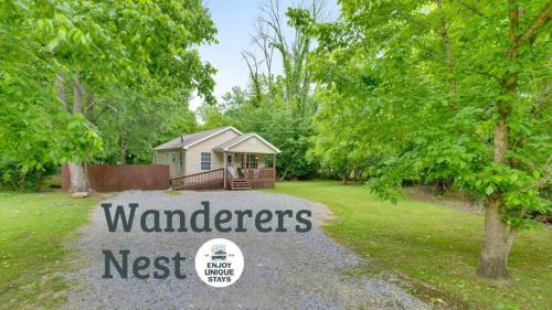 Lookout Valley Neighborhood Association Casa | Wanderers Nest with a hot tub