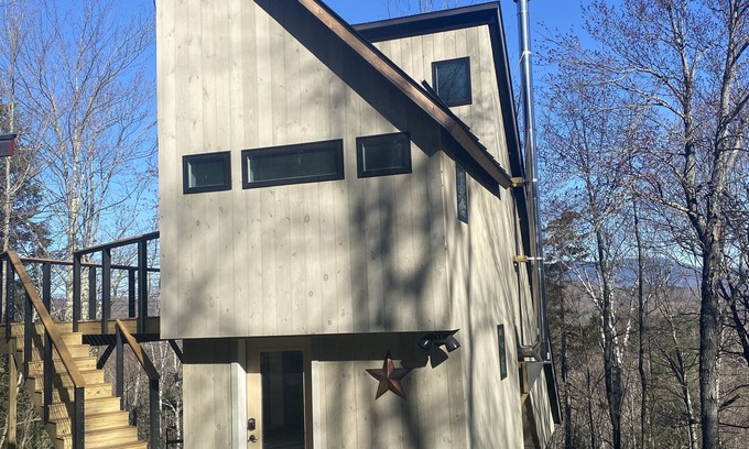 Warren Casa | Warren, VT--- Cool & funky guest house at Prickly Mountain