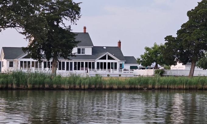 Secretary Casa | Warwick Farms Waterfront Retreat! Solitude and relaxation on the Warwick River