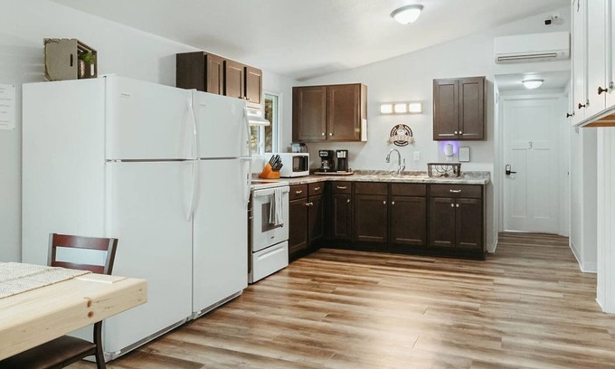 Plover Casa | Washington Manor Room #2