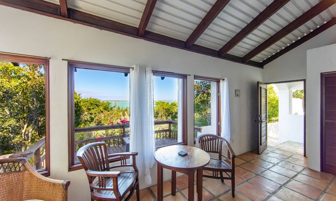 North Caicos Cabaña | Water’s Edge Cottage, Bottle Creek, North Caicos