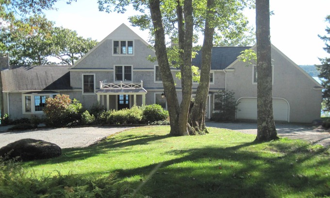 Blue Hill Casa | Ajuste del borde del agua con vistas espectaculares de la bahía de Blue Hill