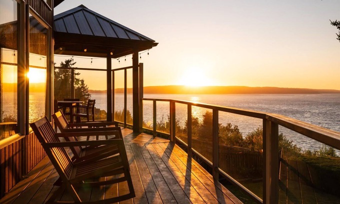 Langley Casa | Water View, Private Beach, Yoga Studio