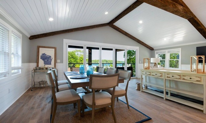 Williams Bay Casa | Water Views |Accross the Street from Beach & Pier 29 |Unique & Newly Renovated |Lake Life Villa