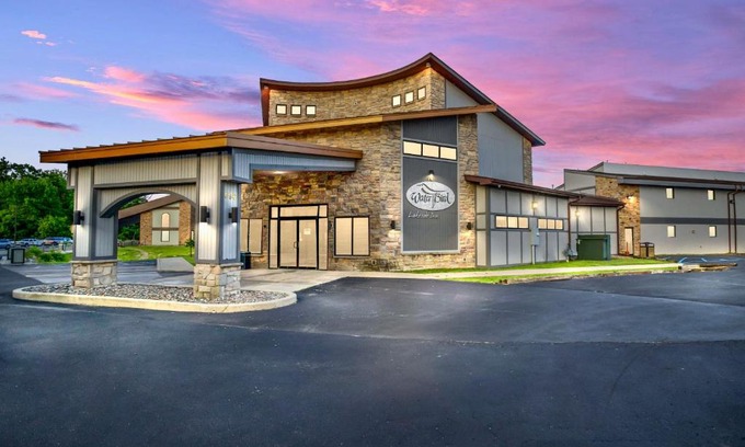 Chesterton Hotel | Waterbird Lakeside Inn