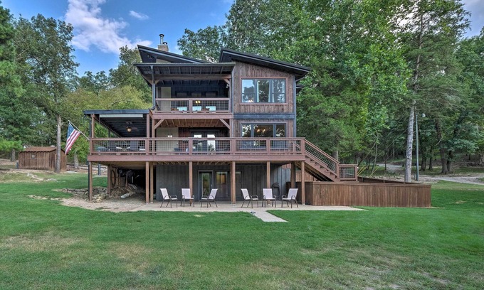 Springdale Casa | Waterfront Beaver Lake Hideaway w/ Kayaks & More!
