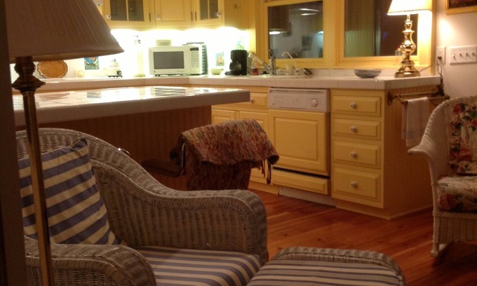 Beaufort Cabaña | Waterfront Cottage with Private Veranda