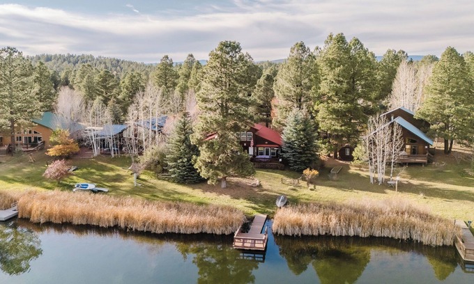 Pagosa Springs Cabina | Waterfront, Great Location, Entertainment Room