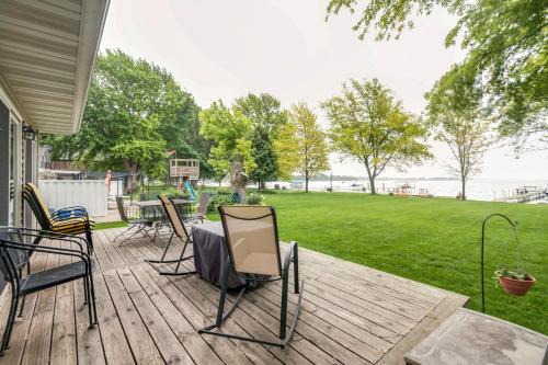 Elwood Casa | Waterfront Johnson Lake Getaway with Fire Pit!