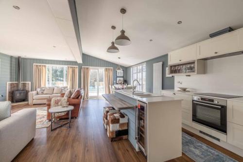 Windsor Casa | Waterfront Lodge Windsor Racecourse Marina