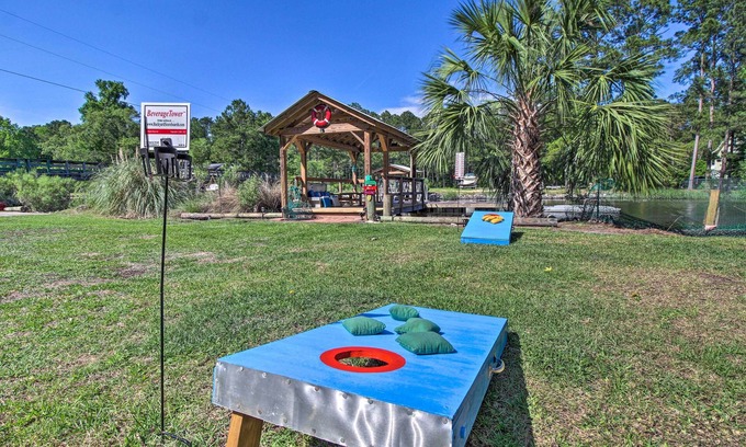 Midway Casa | ¡NUEVO! Waterfront Midway Home con terraza acristalada y patio grande