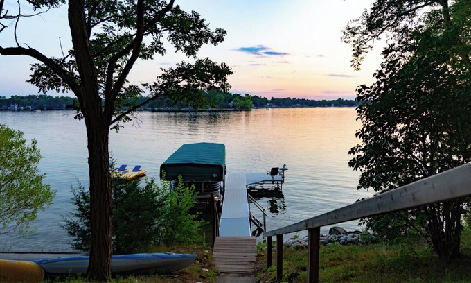 Wautoma Casa | Waterfront on Silver Lake, private pier, pontoon rental, family fun!