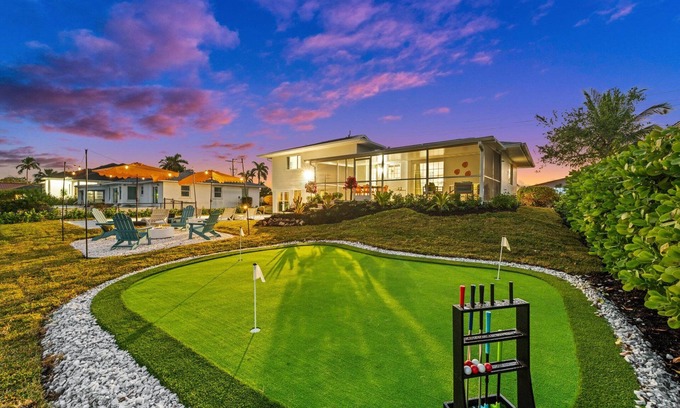 Marco Island Villa | Frente al Mar, Spa, Kayaks, Sauna, Piscina Climatizada, Minigolf, Fogata, Bicis