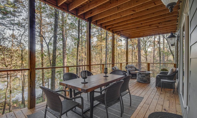 Tougaloo Casa | Waterfront Terry Home w/ 3 Decks & Hot Tub!