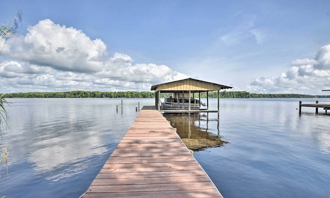 Welaka Casa | Waterfront Welaka Escape w/ Private Docks!