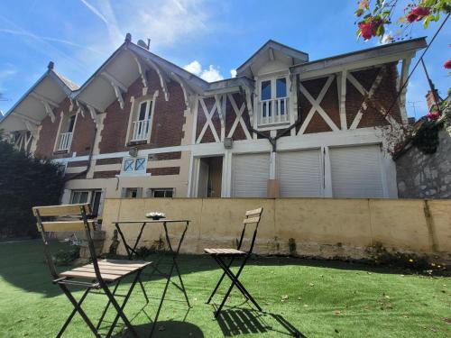 Vernon Casa | Waterlily et Coquelicot house