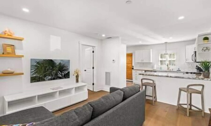 Carpinteria Apartamento | Luxury Retreat Downtown-pie de tiendas y la playa