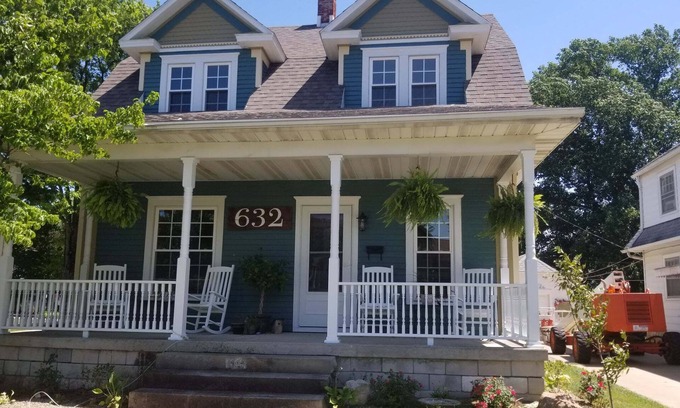 Bellevue Casa | We are in a small town w/ lots to offer but also close to many big attractions!