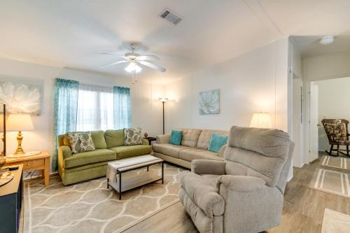 Brooksville Casa | Weeki Wachee Home with Fire Pit 13 Mi to Ocean!