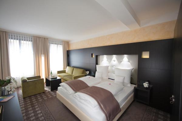 Bernkastel Hotel | Weingut & Gästehaus Schmitz-Bergweiler