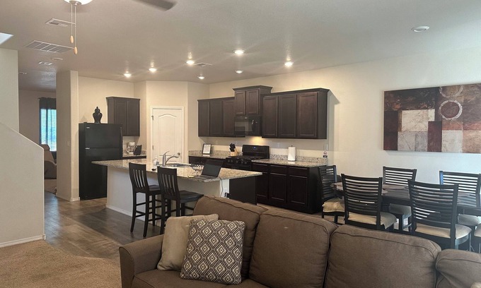 Rio Rancho Casa | Welcome to Acquiescent Home! 5 bedrooms 3 bath 3 living areas in Rio Rancho, NM