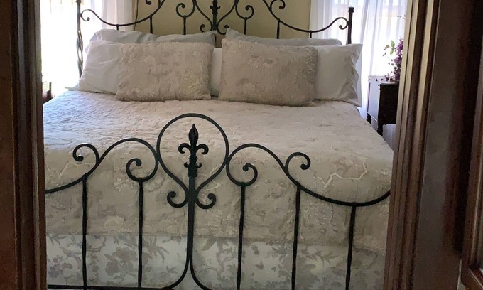 Dixon Casa | ¡Bienvenido a la casa de la abuela! ¡Me encantaría hospedar a tu familia y amigos! 2 noches min!