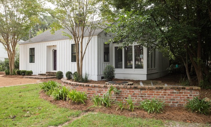 Thomasville Casa | Welcome to Jewel Box Cottage! Our cottage has been carefully curated for you.